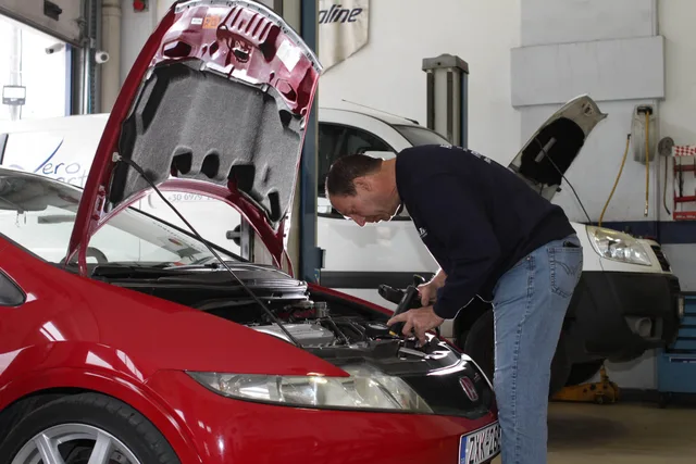 Autotech — φωτογραφία συνεργείου