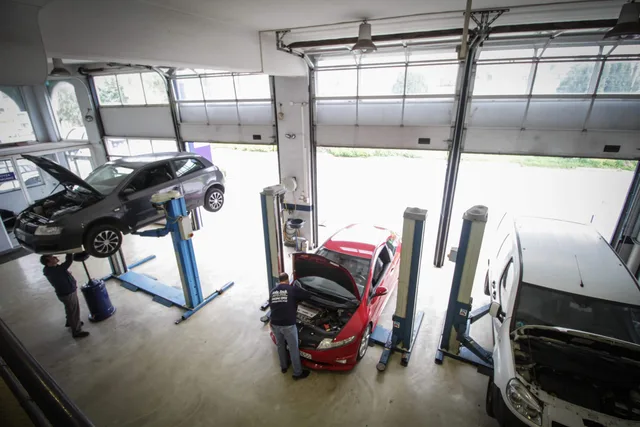 Autotech — φωτογραφία συνεργείου