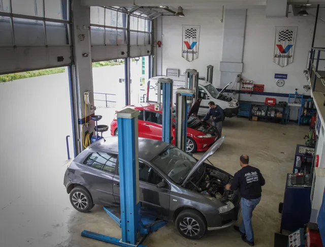 Autotech — φωτογραφία συνεργείου