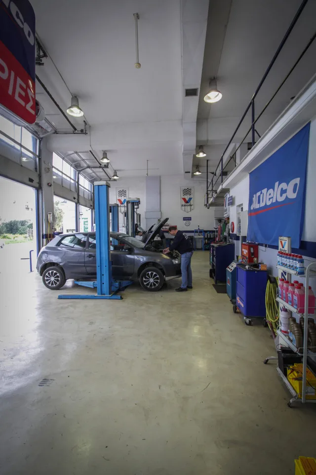 Autotech — φωτογραφία συνεργείου