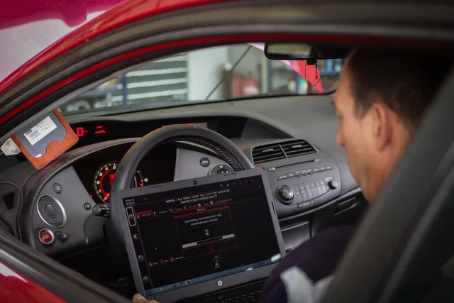 Autotech — φωτογραφία συνεργείου