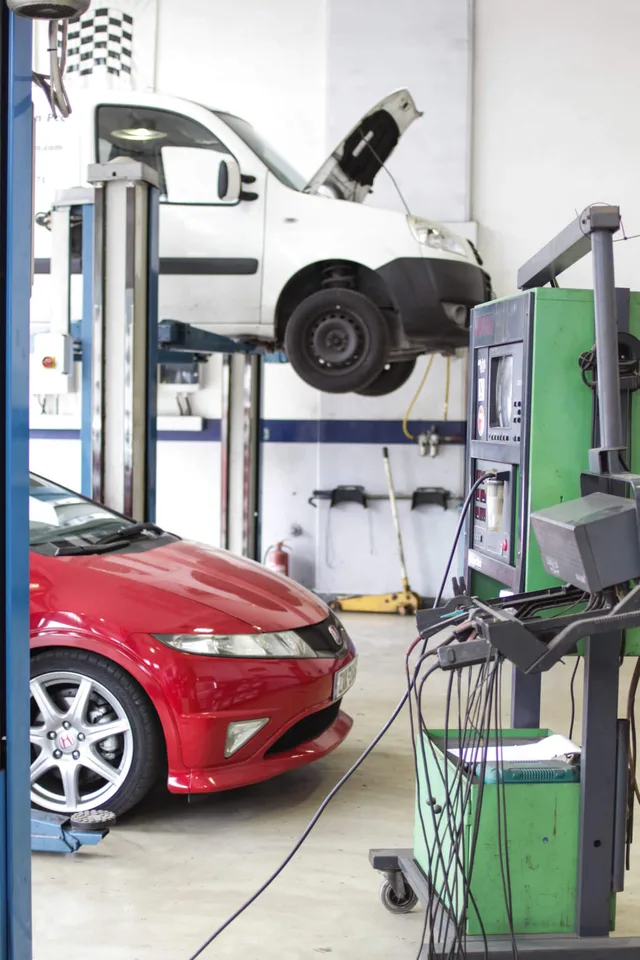 Autotech — φωτογραφία συνεργείου